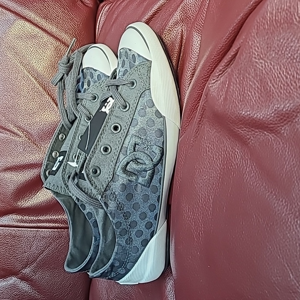 DC Chelsea Z LSE Size US6  and US 5 Women
